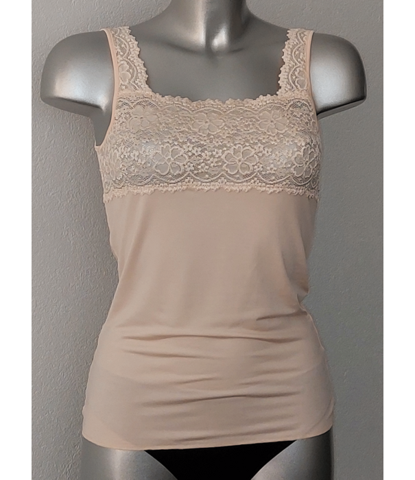Nina von C Nina von C Liviya hooggesloten top van viscose/modal in Soft Peach met breed elastisch kant – maten 38 t/m 50