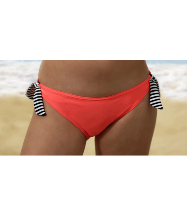 Boobs & Bloomers Lynn triangle bikinitop met fringes & bikinislip kleur corail