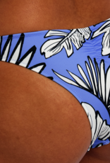 Freya Mali Beach bikinislip met minder bedekkend achterpand, kleur korenblauw met print blad ivoor kleur