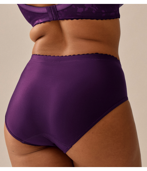 Naturana Naturana Lydia Maxislip met  licht corrigerend buikgedeelte in kleur bietenrood