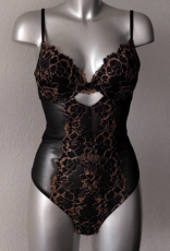 After Eden New Orleans stringbody kleur zwart met goudkleurige lurex gecombineerd mt B80