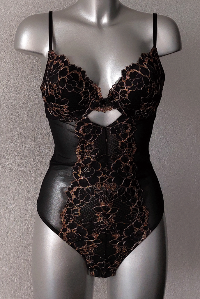 After Eden New Orleans stringbody kleur zwart met goudkleurige lurex gecombineerd mt B80