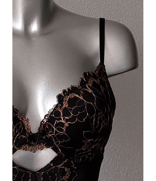 After Eden New Orleans stringbody kleur zwart met goudkleurige lurex gecombineerd mt B80