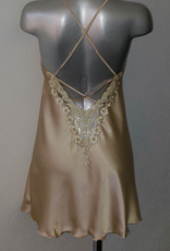 LingaDore Yendar satijnen nachtjurkje kleur gold de mt 36-S