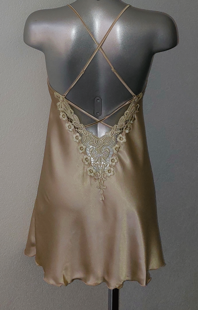 LingaDore Yendar satijnen nachtjurkje kleur gold de mt 36-S