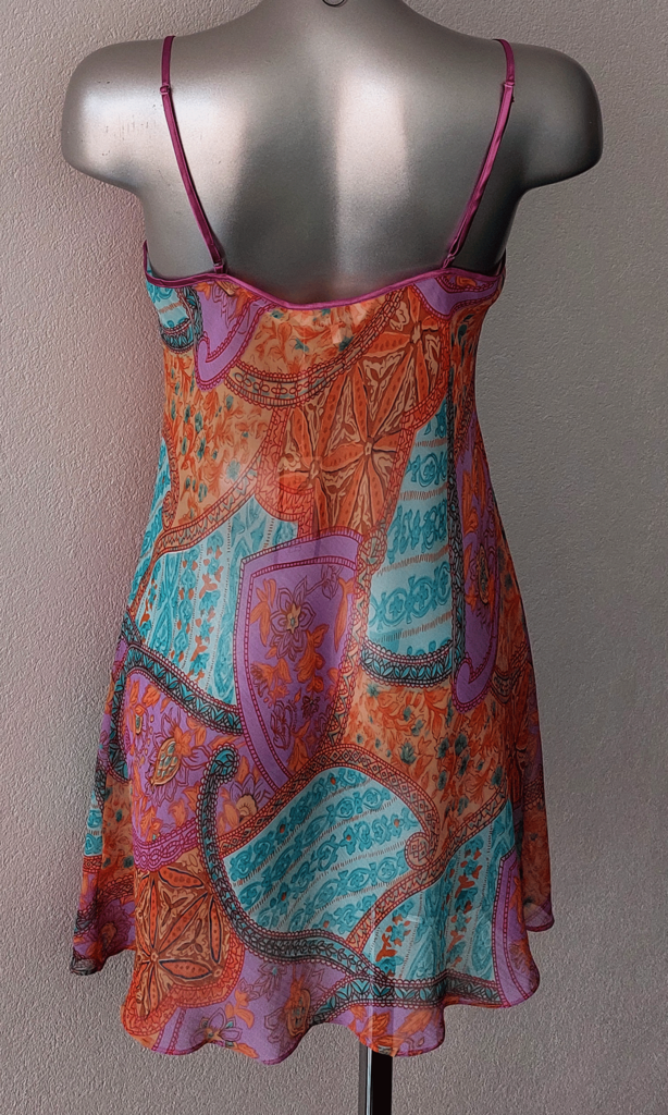 LingaDore Paxton chiffon nachtjurkje kleur purple gecombineerd met kleurrijke print de mt 42-L