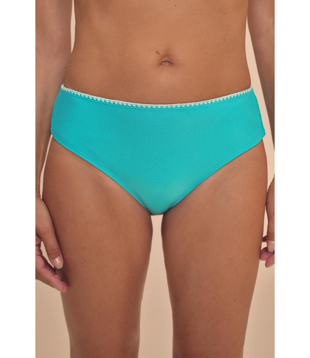 Amoena Salerno middelhoge bikinislip jadegroen met verstelbare strikjes en witte haaknaad