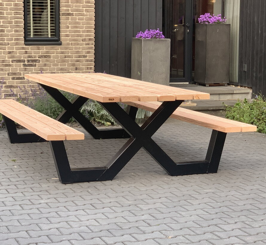 Picknicktafel met stalen X onderstellen