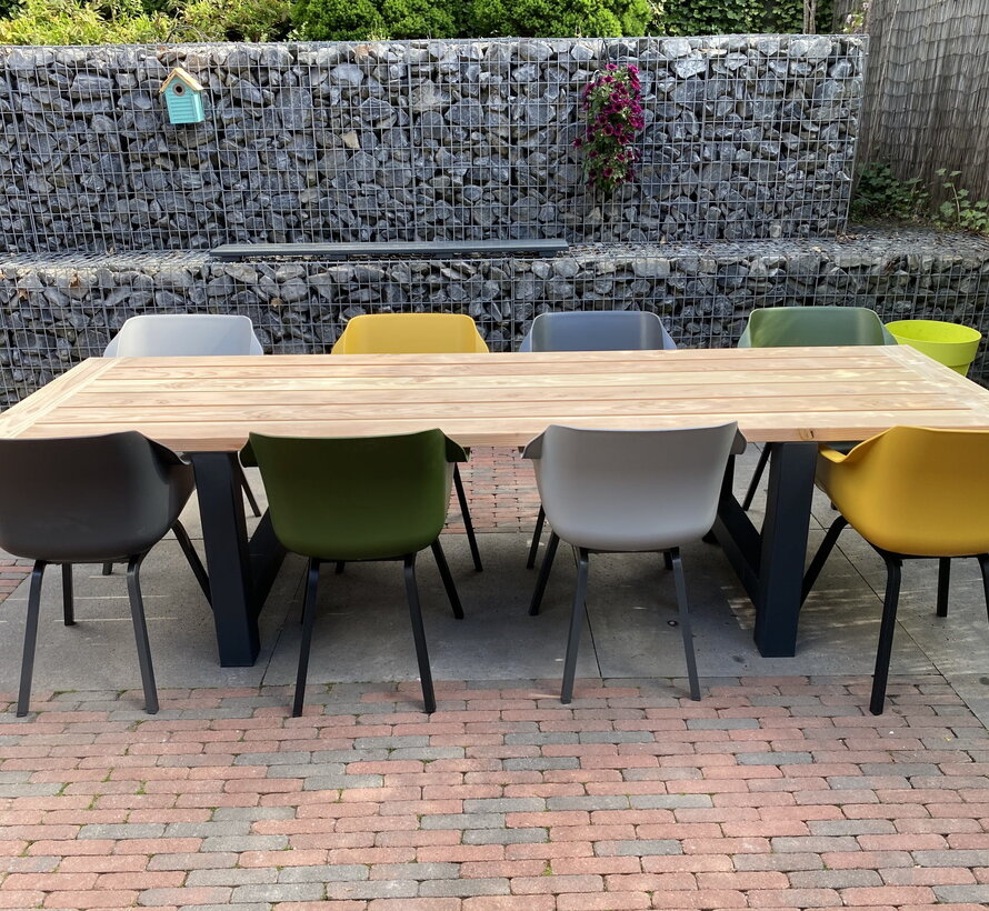 Tuintafel Lariks/Douglas met stalen onderstel