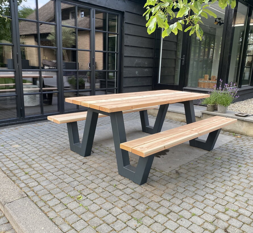 Picknicktafel met stalen A onderstellen