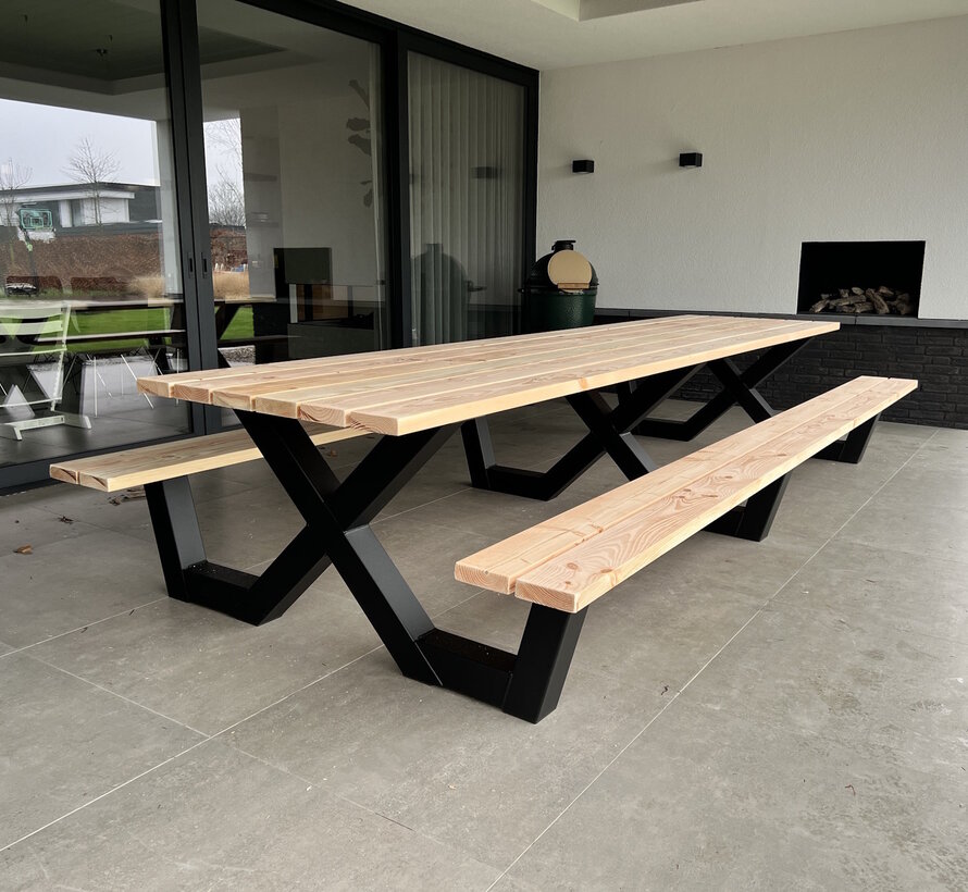 Picknicktafel met stalen X onderstellen