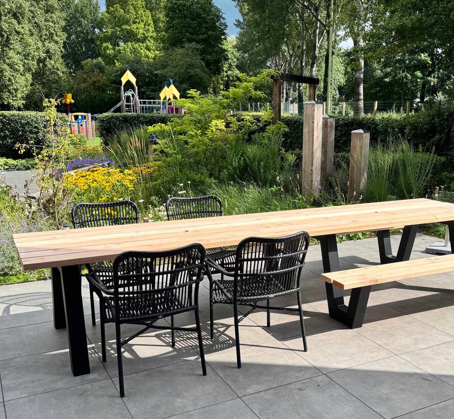 Lange Tuintafel 4 meter met Picknickbankjes