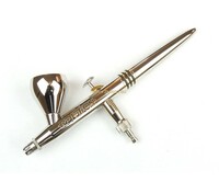 Harder & Steenbeck Harder & Steenbeck set Airbrush Evolution Two in One 0,2 + 0,4mm met 9 Aero color basiskleuren.