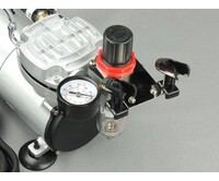 Fengda Fengda airbrush set met BD-138 airbrush pistool en airbrush compressor.