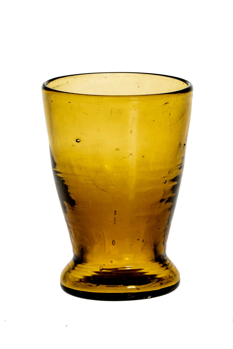 Mouth blown glass with low base - amber