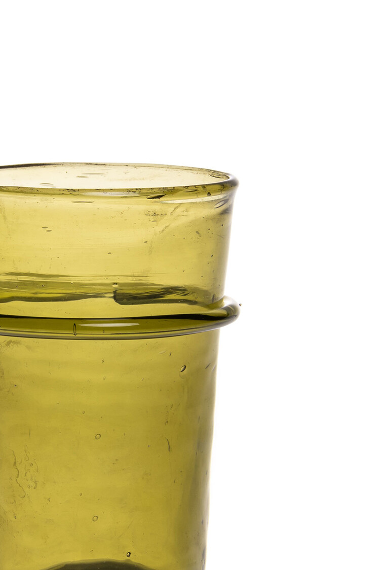 Mondgeblazen glas met ring - olijfgroen