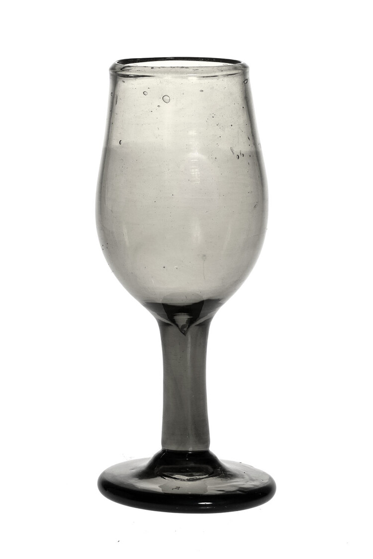Mouth blown wine glass - transparent