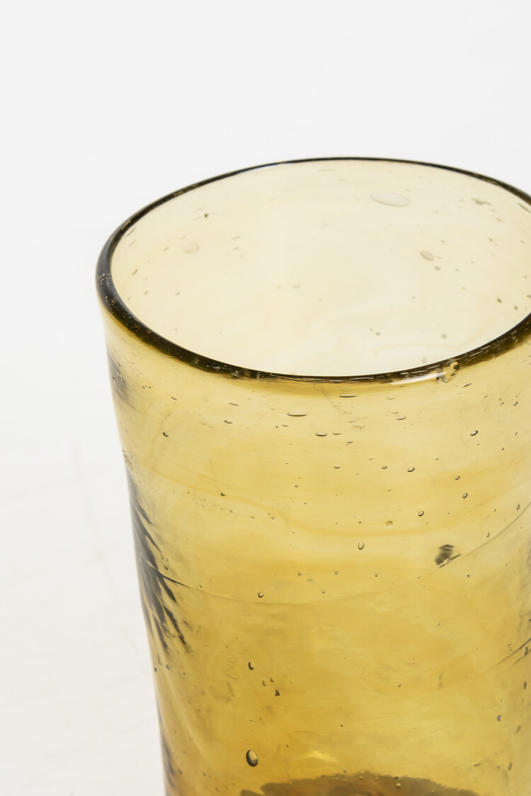 Mondgeblazen klein conisch glas – geel/olijfgroen