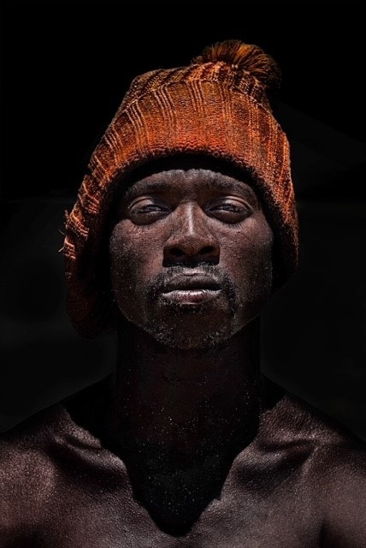 Serge Anton - Man with the red hat - color