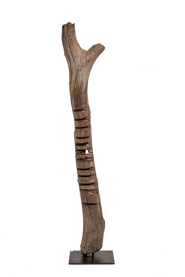 Old wooden well pulley - Tuareg, Niger