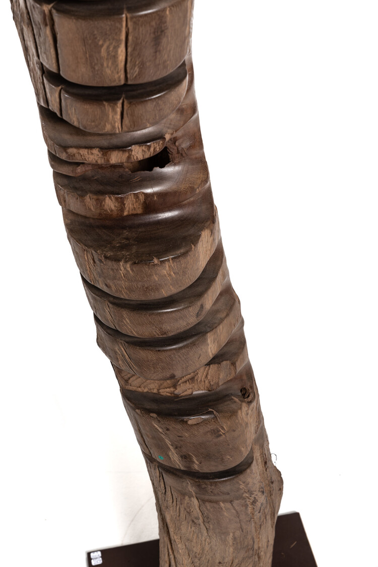 Old wooden well pulley - Tuareg, Niger