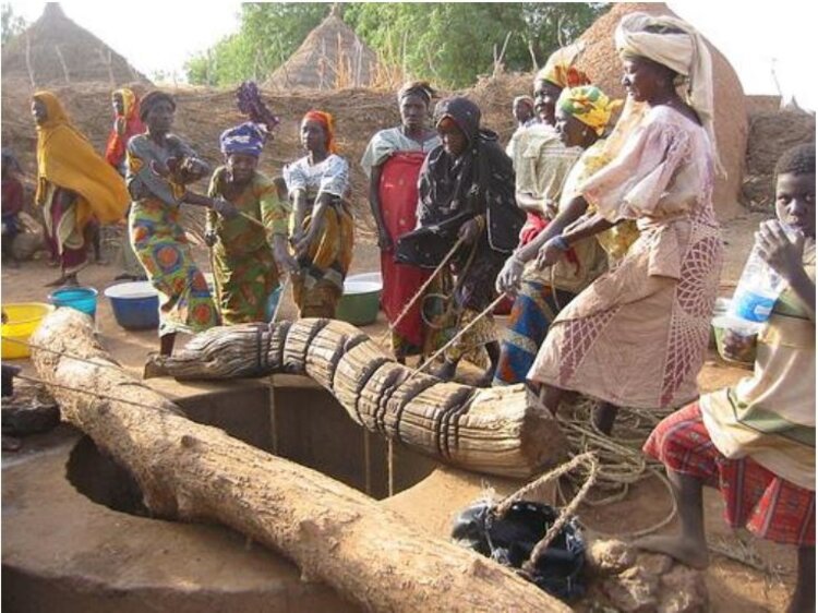 Houten waterput hijsbalk - Toeareg, Niger