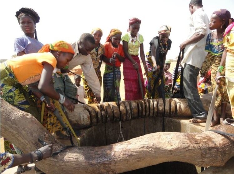 Houten waterput hijsbalk - Toeareg, Niger
