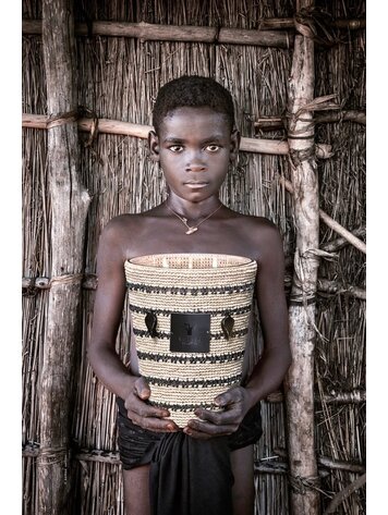 Serge Anton - Child with baobab candle - color