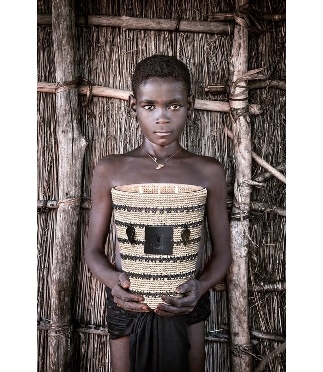 Serge Anton - Child with baobab candle - color