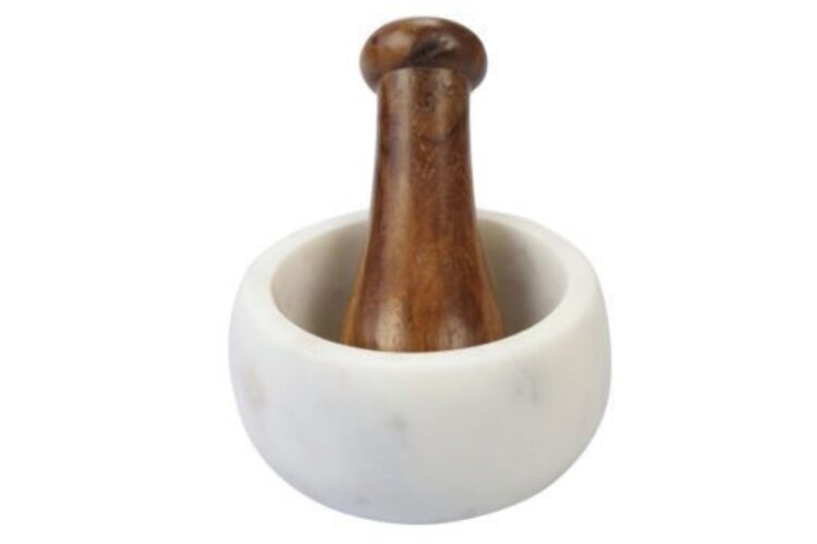 Witte marmeren vijzel met houten stamper