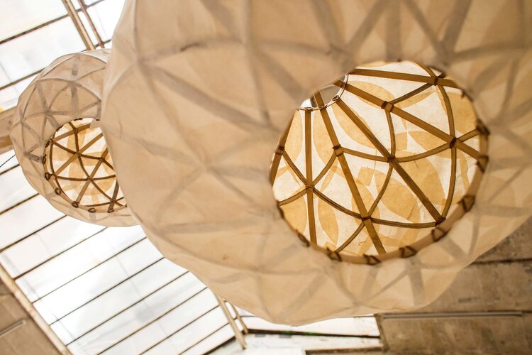 Caravane Suspension 'Pily' - bamboo & paper