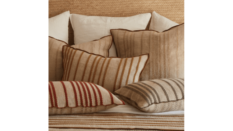 Maison de Vacances Cushion vice versa, toile de myre brodée 290 - rayure argile