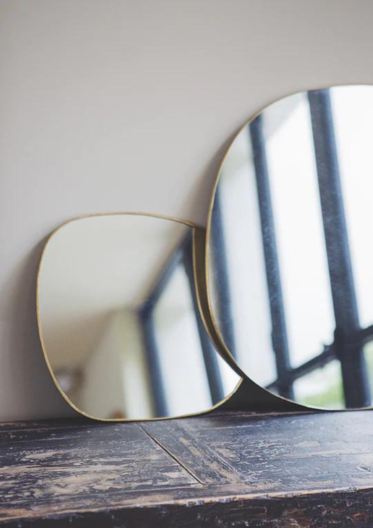 Caravane Ame hand geplooide messing spiegel