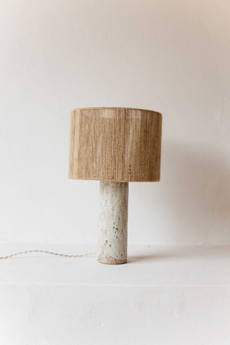 Grès Editions Terre table lamp - raw white - fine jute