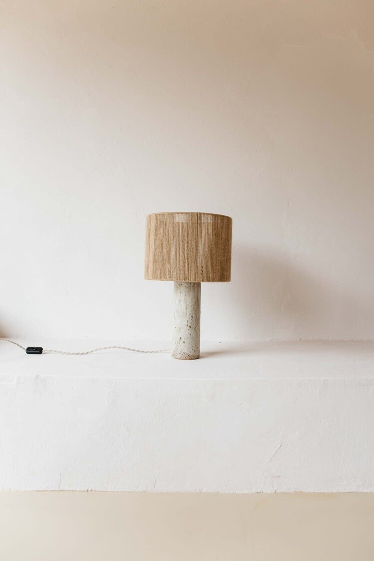 Grès Editions Terre table lamp - raw white - fine jute