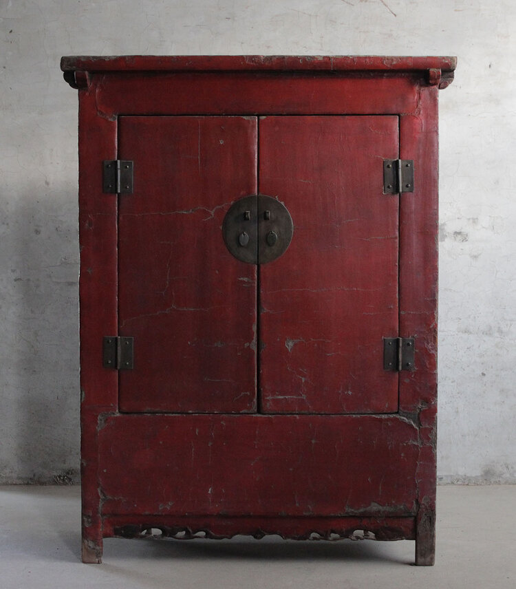 Antique Chinese bridal cabinet in red lacquered wood