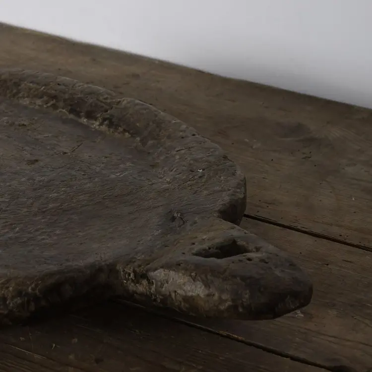 Oude houten schaal Naga #1