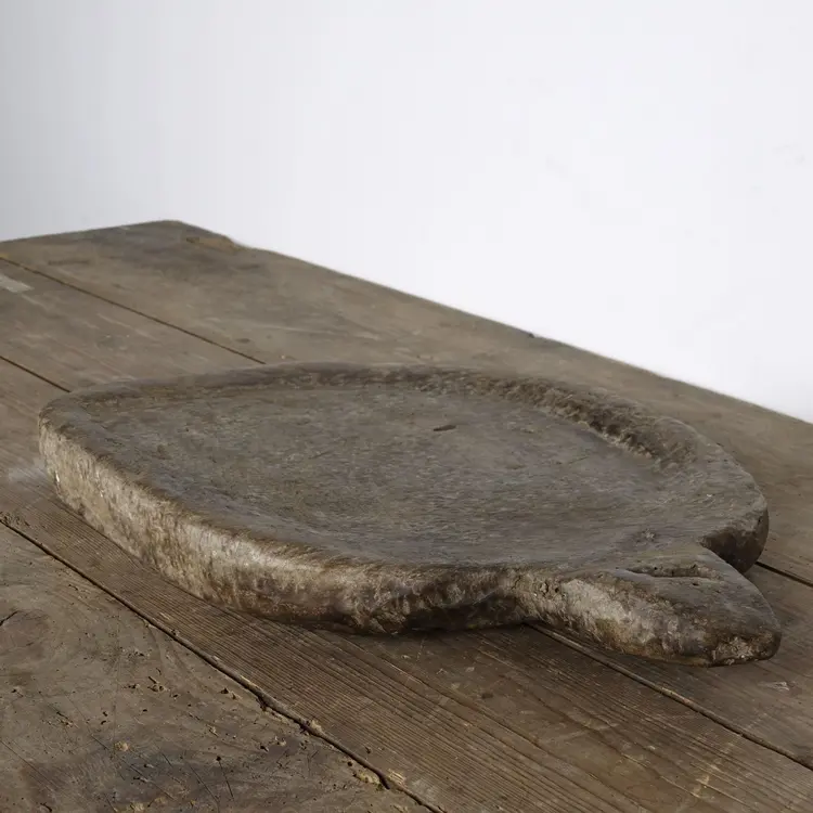 Oude houten schaal Naga #1