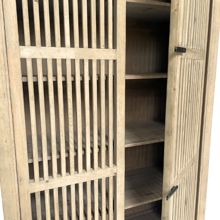 Cabinet with 2 doors