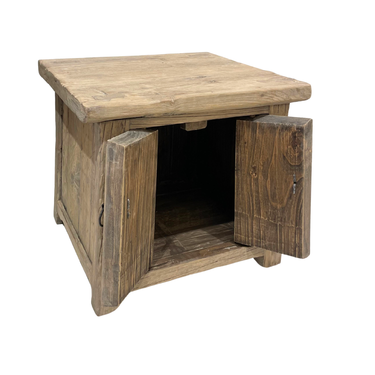 Nachttafeltje met 2 deurtjes