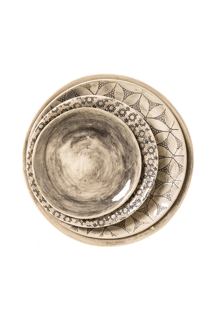 Wonki Ware Dinner Plate Black Plain