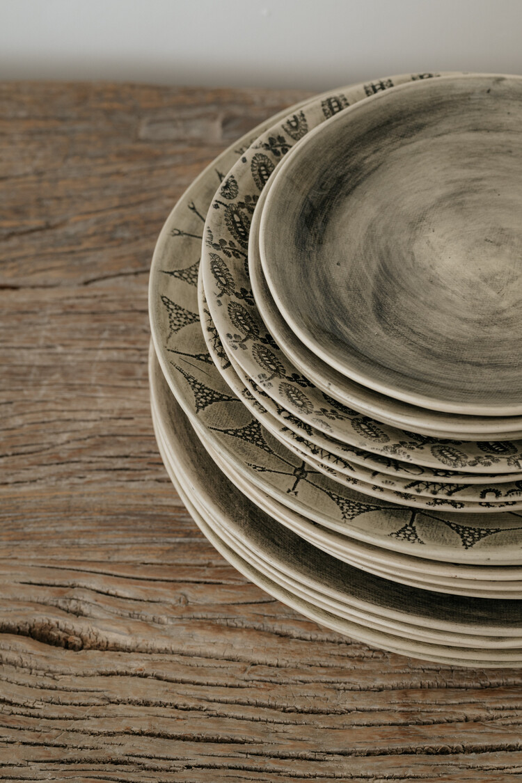 Wonki Ware Dinner Plate Black Plain