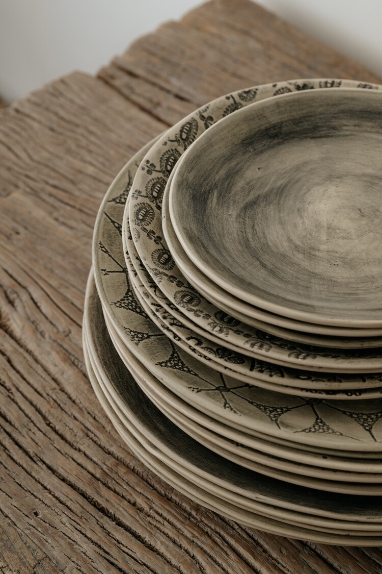 Wonki Ware Dinner Plate Black Plain