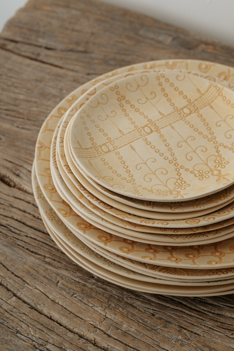 Wonki Ware Dinner Plate Chestnut Pattern