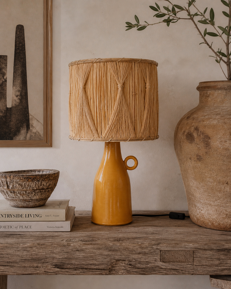 Caravane Luz Table Lamp Raffia - Curcuma