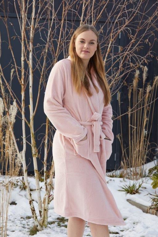 Oudroze fleece badjas kopen – zacht, elegant & comfortabel voor dames