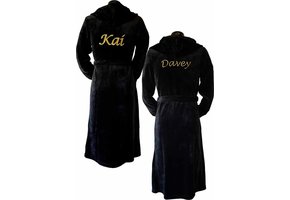 Zwarte capuchon fleecebadjas met naam borduren
