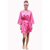 Donker roze satijnen kimono met naam borduren