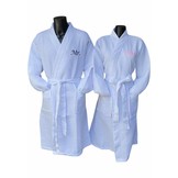 Witte lichtgewicht saunabadjas met naam borduren - wafel katoen