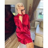 badjas satijn kort met ruffles - wijnrood